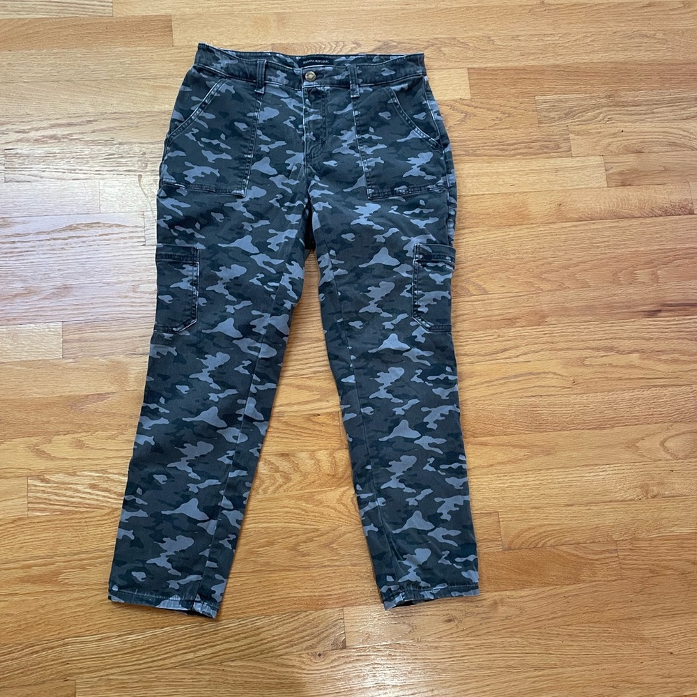 Banana Republic Womens Size 8 Camo Camouflage Cargo Pockets Denim Jeans